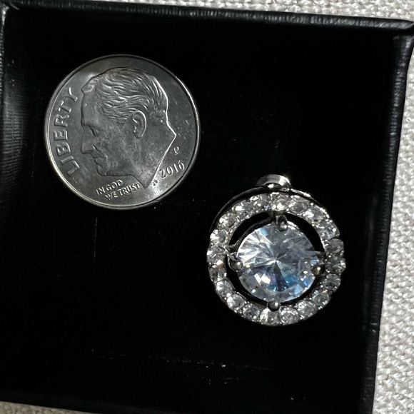 White Gold Plated Crystal Zircon Earring Gift Box - Picture 5 of 5